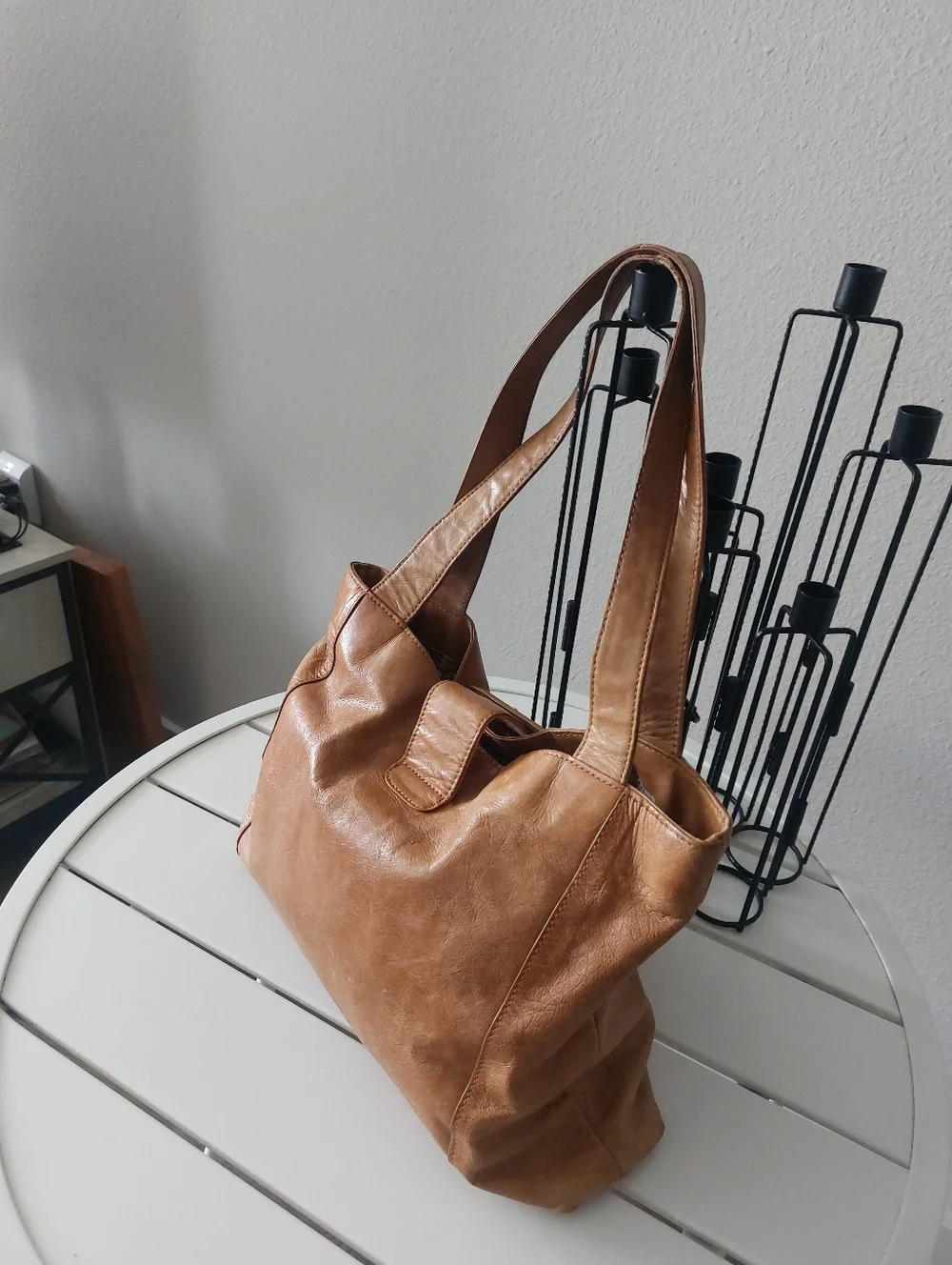 "Hobo The Original " Classic Tan Leather Shoulder Bag with Buckle Detail - Picture 4 of 10